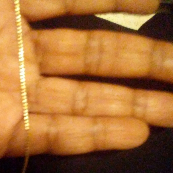 Gold tone 16" inch Necklace - Picture 3 of 3